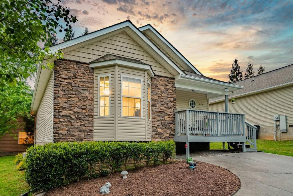 Great Smoky Mountain Get-Away Villa Pigeon Forge Exterior photo